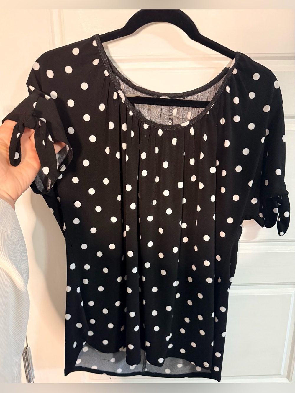 Beautiful pleated flowy, short sleeve dress shirt polkadots